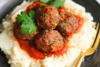 Lean Turkey Meatballs with Creamy Cauliflower Mash