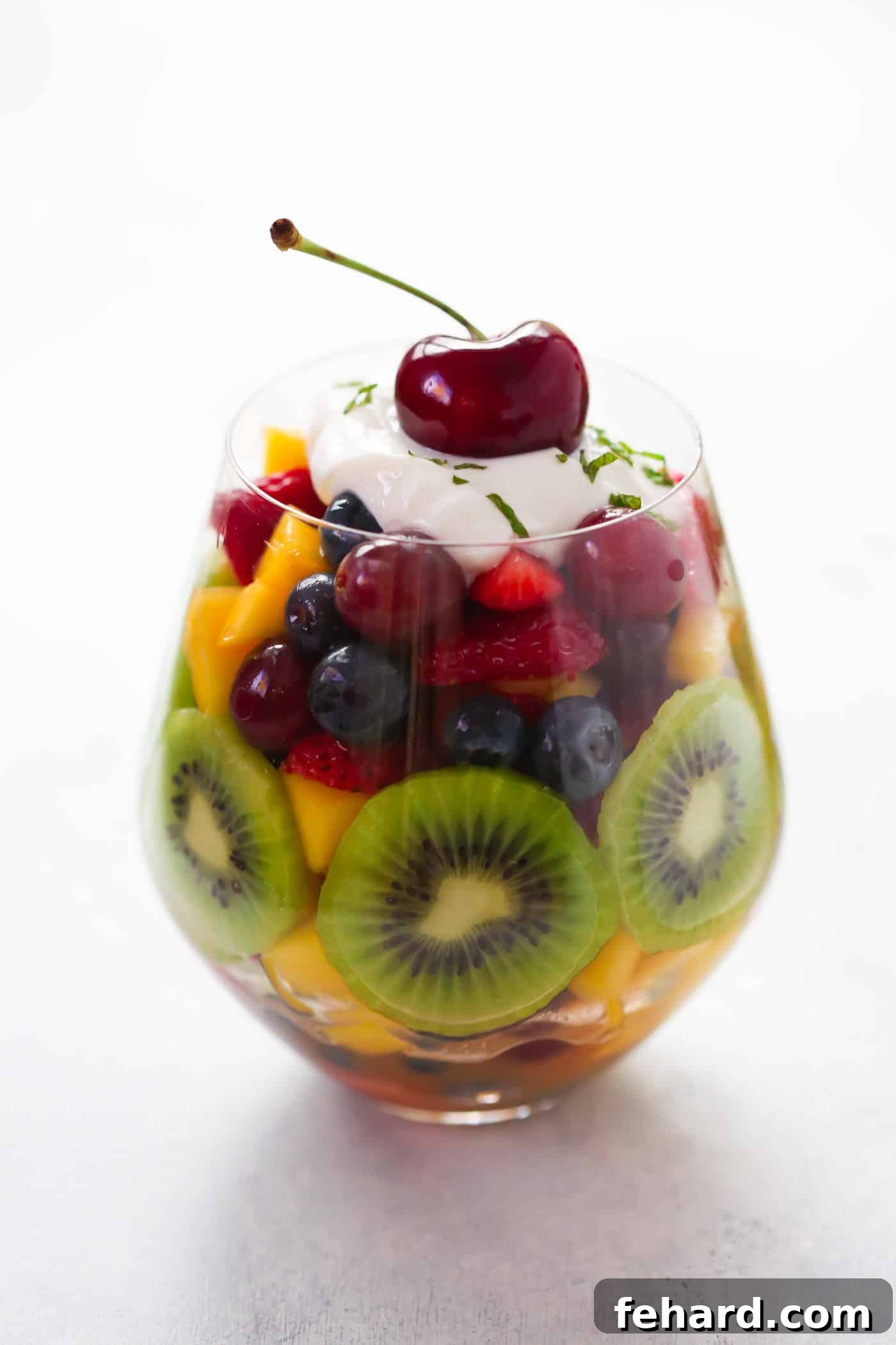 This Really Good Summer Fruit Salad is the perfect healthy and delicious summer treat or snack for you. It's made with blueberry, mango, kiwi, grapes and fresh orange juice. 