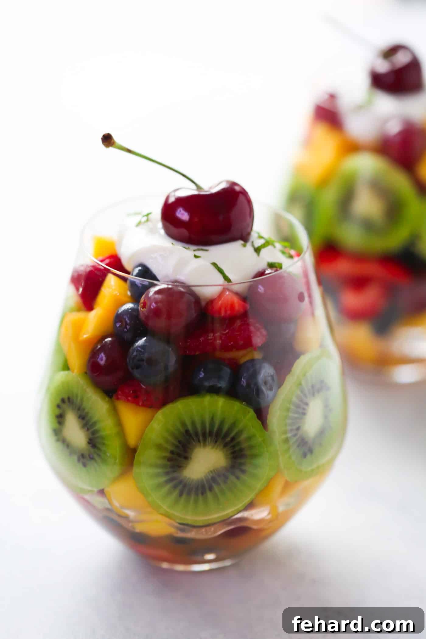 This Really Good Summer Fruit Salad is the perfect healthy and delicious summer treat or snack for you. It's made with blueberry, mango, kiwi, grapes and fresh orange juice. 