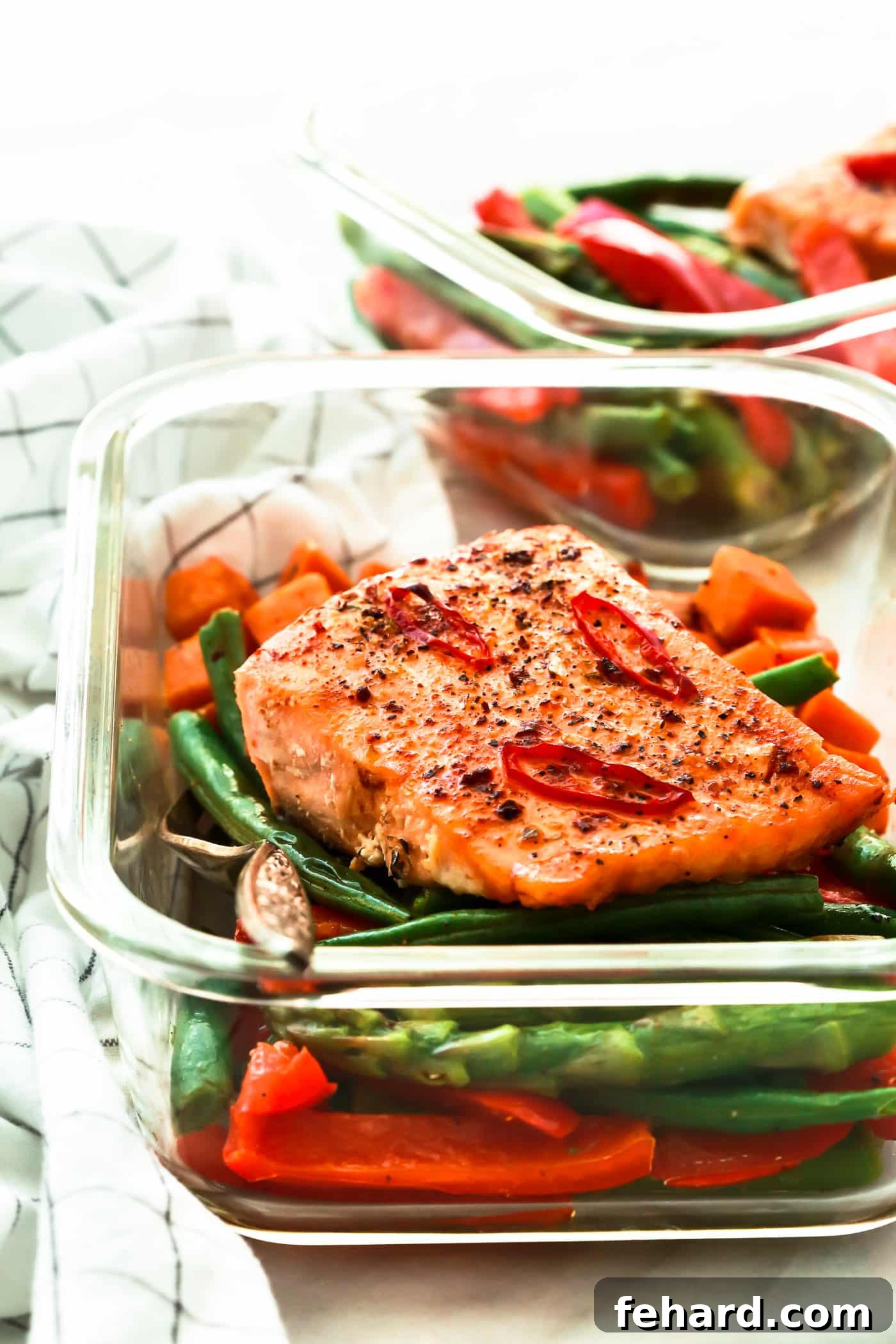 Spicy Salmon and Roasted Vegetables – Easy One-Pan Meal Prep